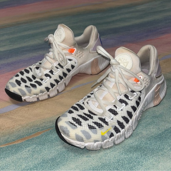 Nike | Metcon 4 Training Shoes - Printed White Black ; Womens size 7 - Picture 2 of 9